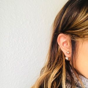 Double Pearl gold earrings mise en tribal